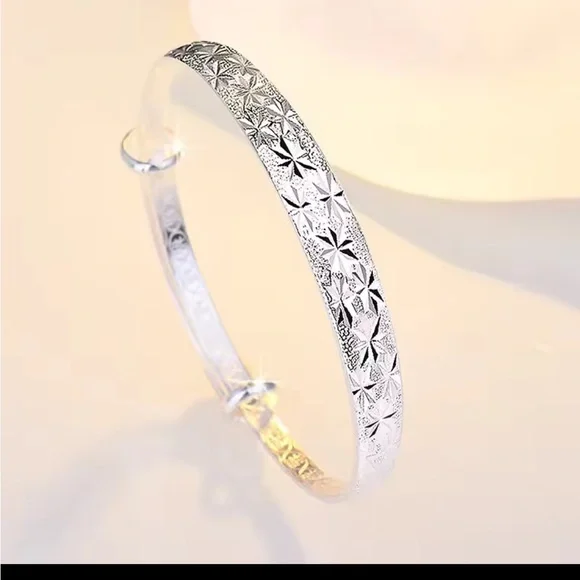 925 Sterling Silver Diamond Cut Bracelet - Picture 8 of 10